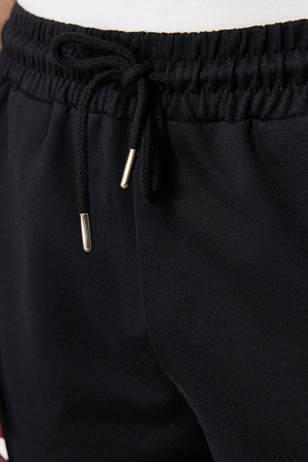 Basic Siyah Regular/Normal Kesim Uzun Boy Lastik Belli Kordonlu Şort TMNSS24SR00036 - 5