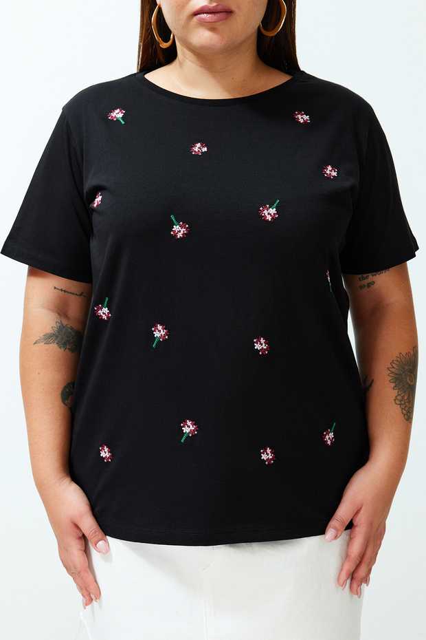 Boyfriend kivágott fekete virágos hímzésű nagy méretű póló - 100% pamut TBBSS24BF00029 - 4