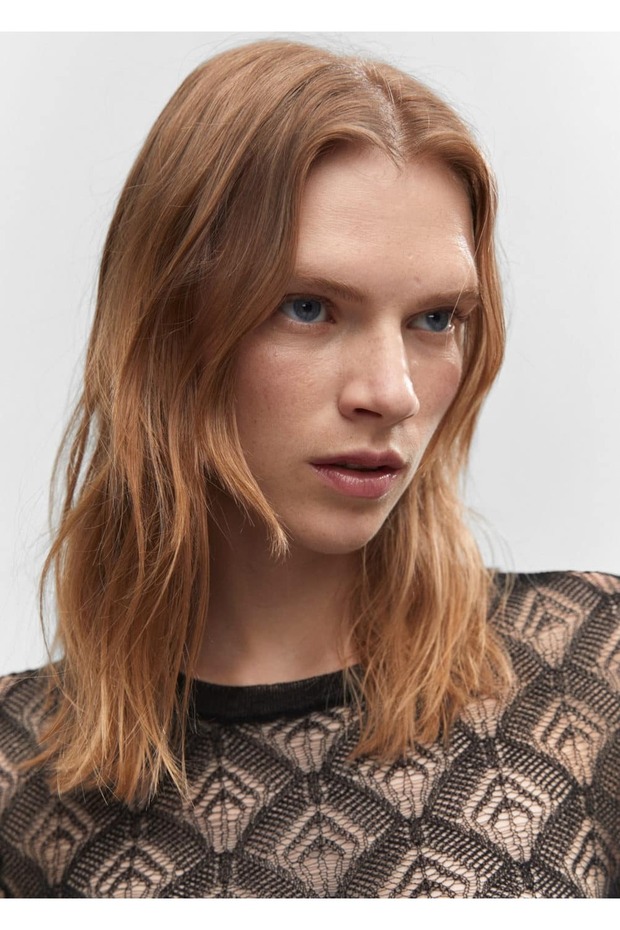 Geometrik delikli tişört - 7