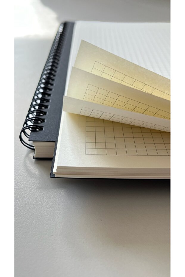 B5 (17.6CM X 25CM) 1 Adet Siyah Kapaklı Kareli Spiralli Defter - 8