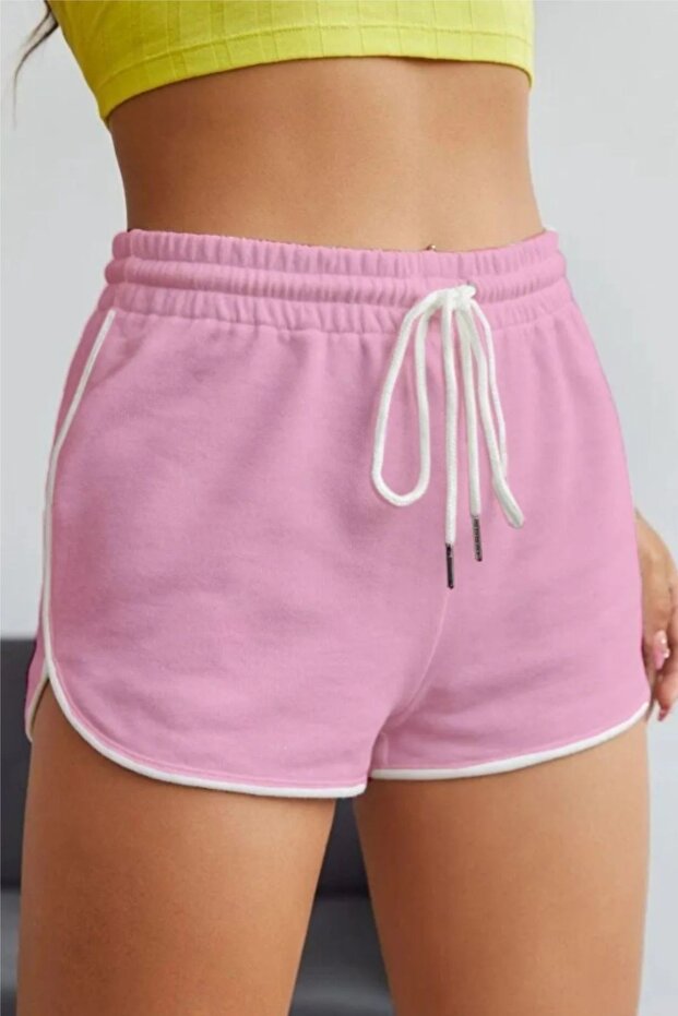 Biyeli Yırtmaçlı Detayli Mini Şort - 2