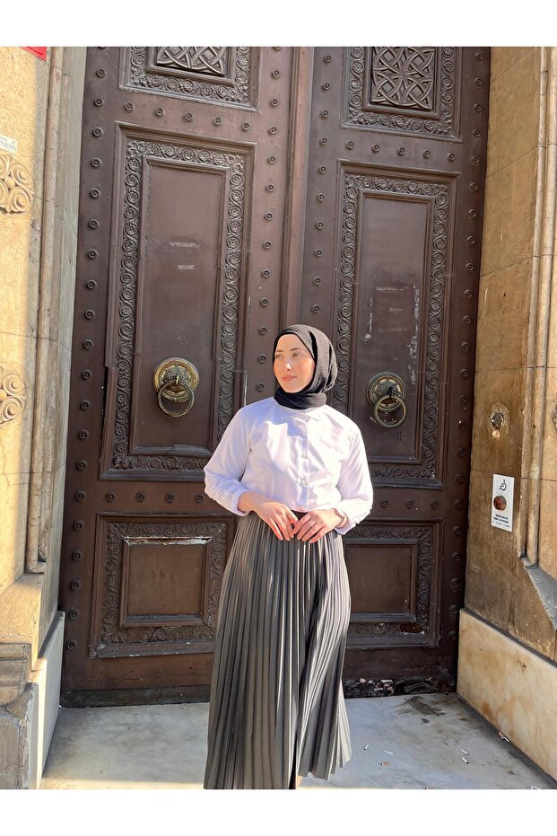 تنورة حجاب طويلة بطيات رفيعة