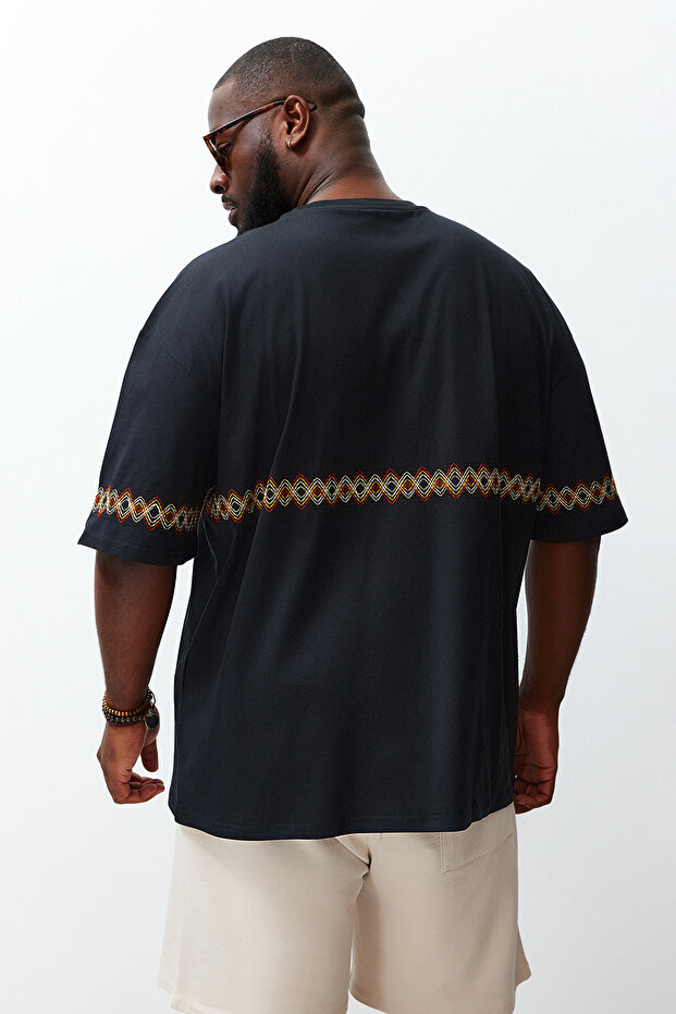 Büyük Beden Siyah Oversize/Geniş Kesim %100 Pamuklu Etnik Nakışlı Rahat T-Shirt TMNSS24BF00008 - 6