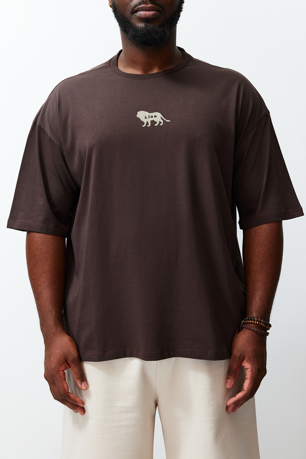 Büyük Beden Koyu Kahverengi Oversize Hayvan Baskı ve Nakışlı %100 Pamuklu T-Shirt TMNSS24BF00018 - 4