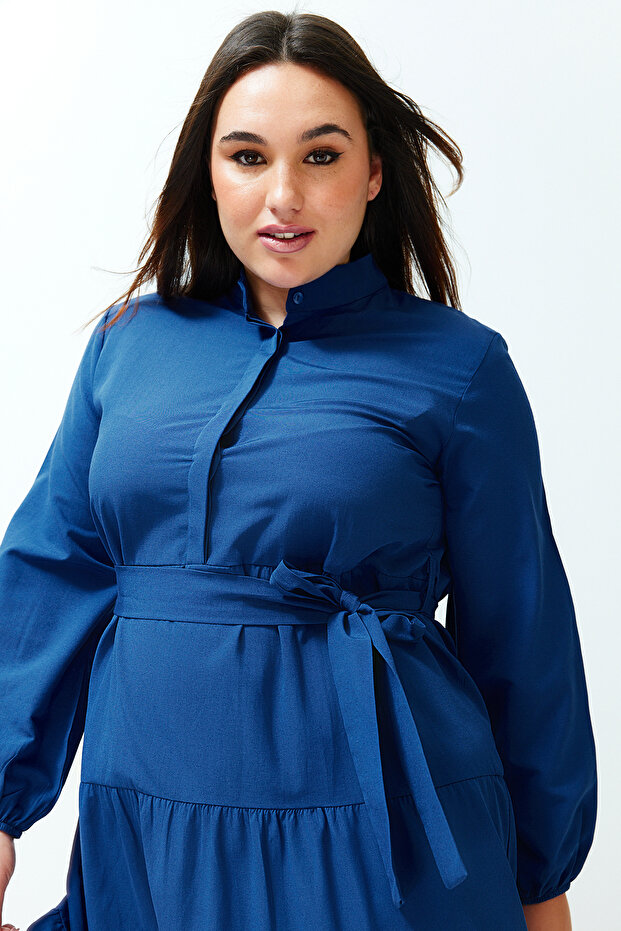 Saks – Gewebtes Kleid mit Gürtel und Chefkragen und Knopfdetail TCTSS21EL3343 - 6