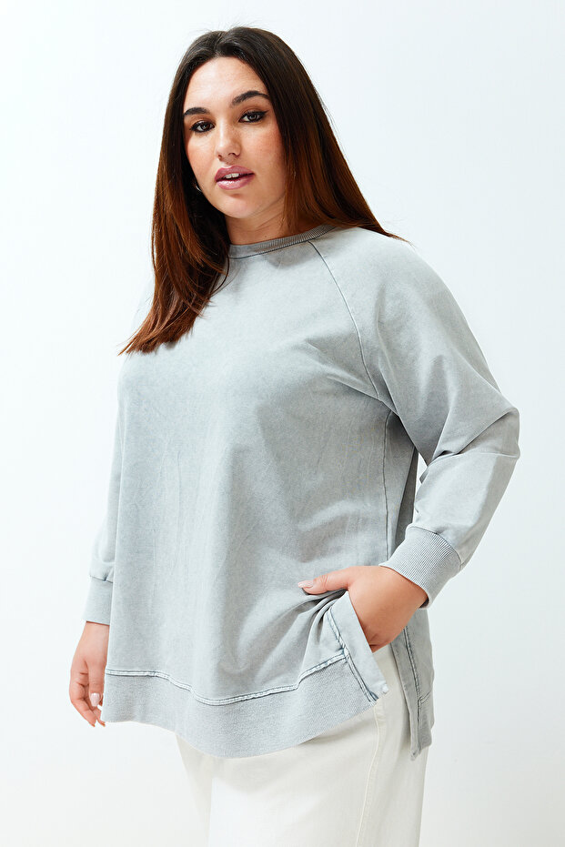 Szara bluza z dzianiny oversize z rozcięciami po bokach i przetarciami TCTSS23TW00062 - 2