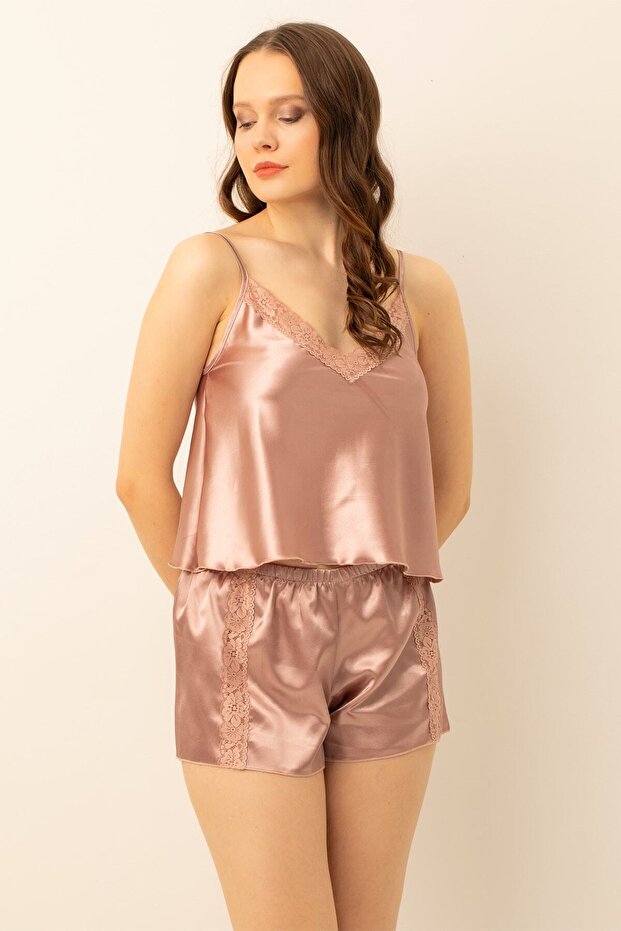 طقم شورت بأشرطة قابلة للتعديل من الساتان - 4