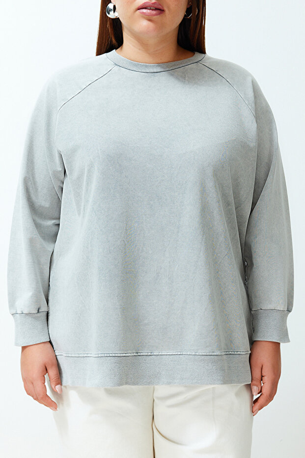 Szara bluza z dzianiny oversize z rozcięciami po bokach i przetarciami TCTSS23TW00062 - 6