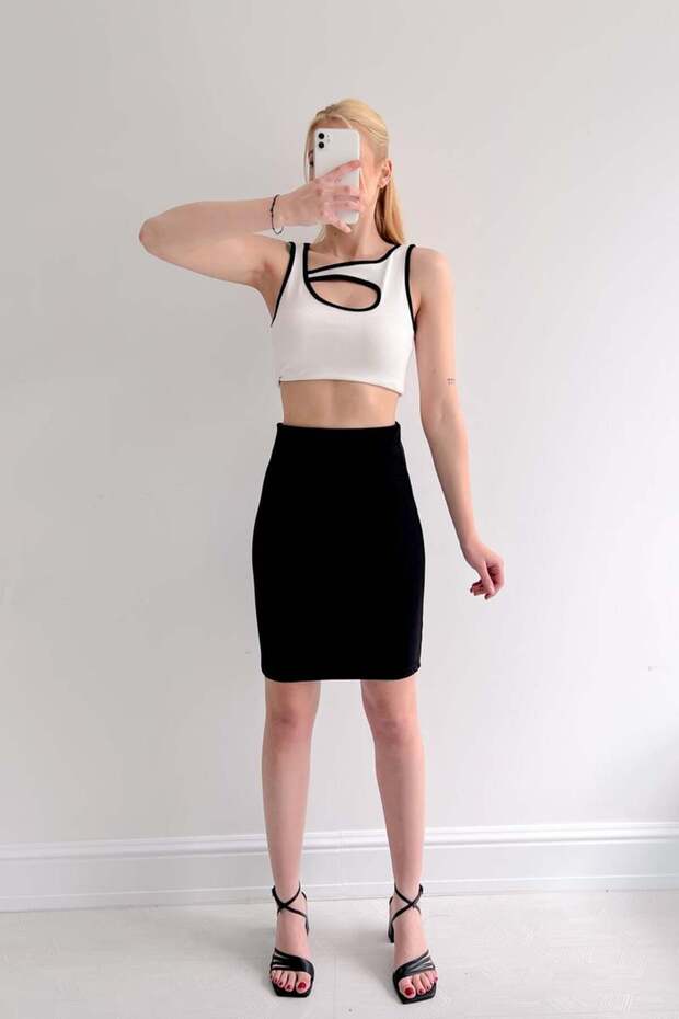 Women's Lycra Knitted Short Straight Black Skirt - HK6781