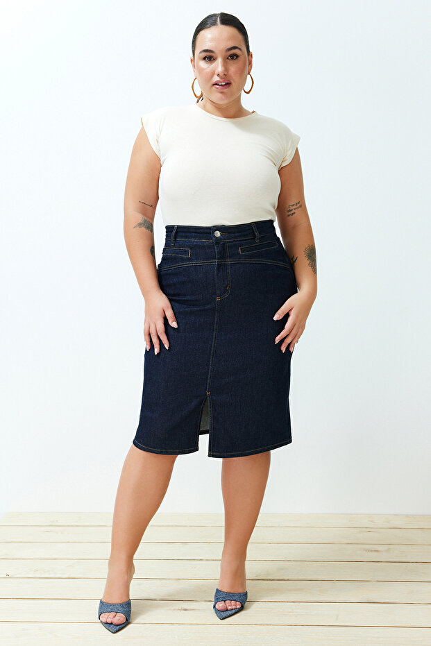 Koyu Mavi Yırtmaçlı Mini Boy Comfort/Orta Esnek Büyük Beden Denim Kalem Etek TBBSS24AZ00026 - 1