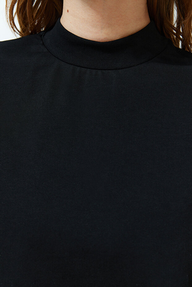 Siyah %100 Kalın Pamuklu Dik Yaka Truvakar Kol Örme T-Shirt TWOSS24TS00074 - 5