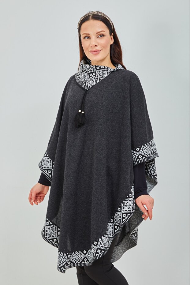 معطف عريض منقوش باللونين الأبيض والأسود للنساء