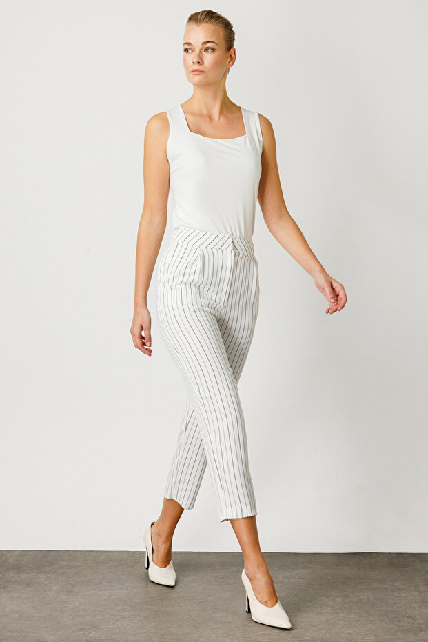 بنطال قصير بنمط الخط - 3