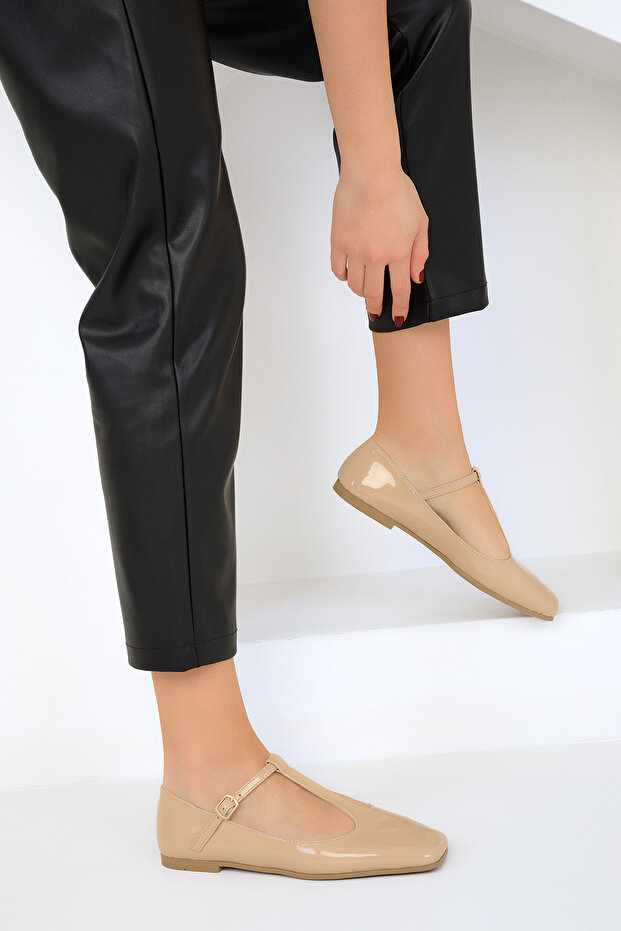 Dámske balerínky z hnedej lakovanej kože 18942 - 2