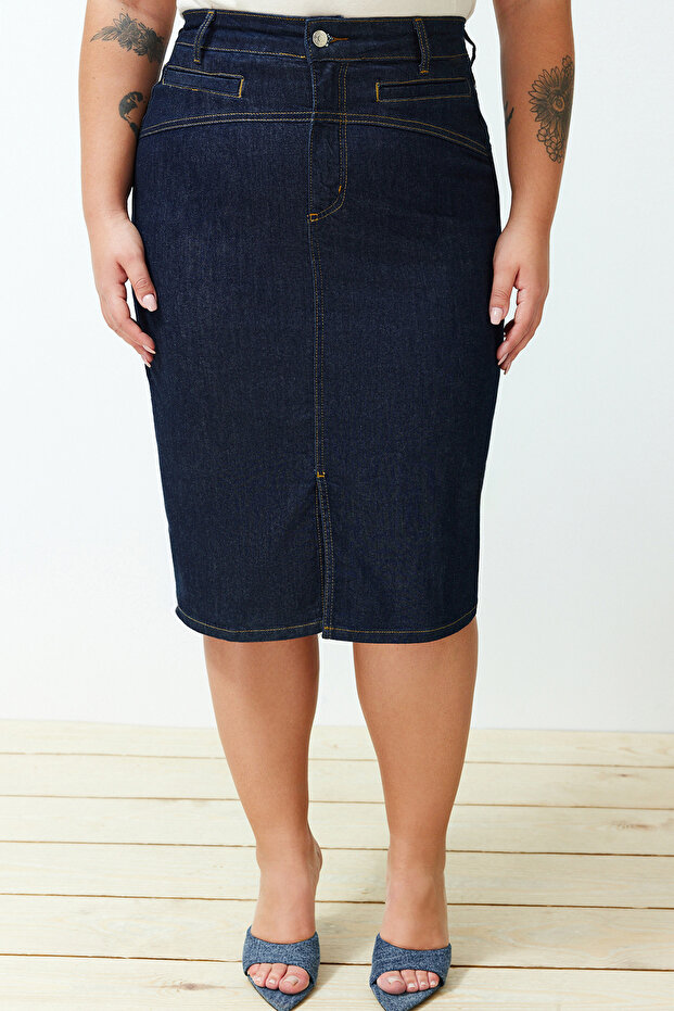 Koyu Mavi Yırtmaçlı Mini Boy Comfort/Orta Esnek Büyük Beden Denim Kalem Etek TBBSS24AZ00026 - 5