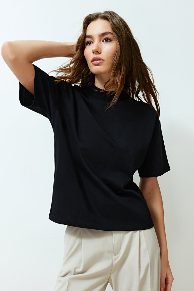 Siyah %100 Kalın Pamuklu Dik Yaka Truvakar Kol Örme T-Shirt TWOSS24TS00074 - 3
