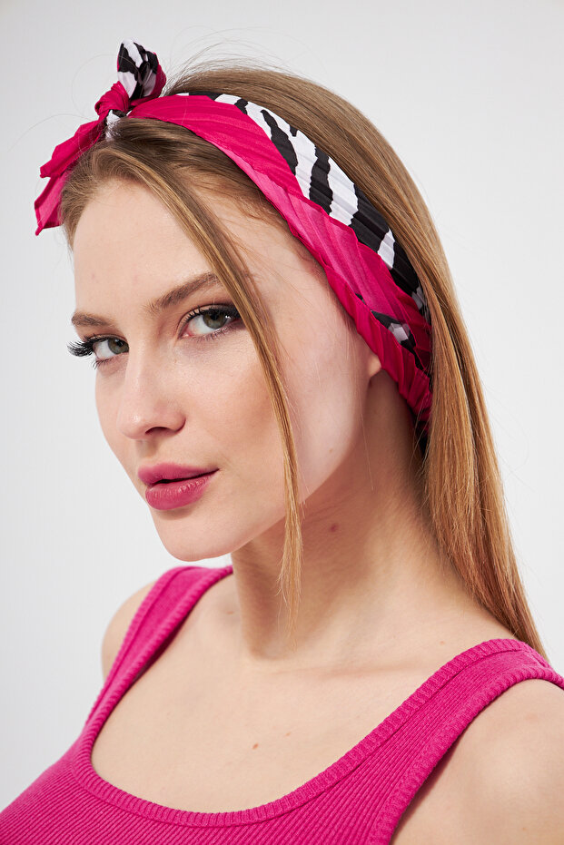 PATTERNED PLEATHER SCARF