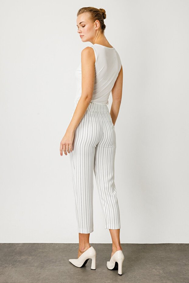 بنطال قصير بنمط الخط - 5