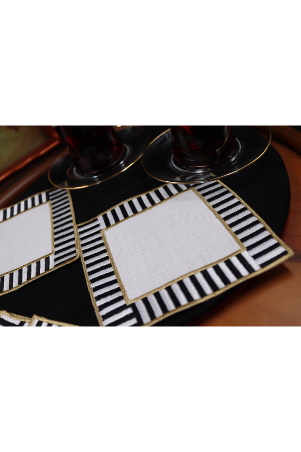 Black and White Tile Embroidered Presentation Napkin (2Pcs)