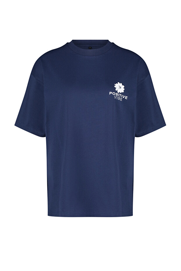 Lacivert %100 Pamuk Sırt Baskılı Oversize/Geniş Kalıp Bisiklet Yaka Örme T-Shirt TWOSS23TS00321 - 7