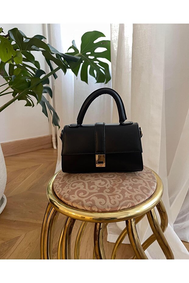 Μαύρη μίνι τσάντα Clamshell - 1