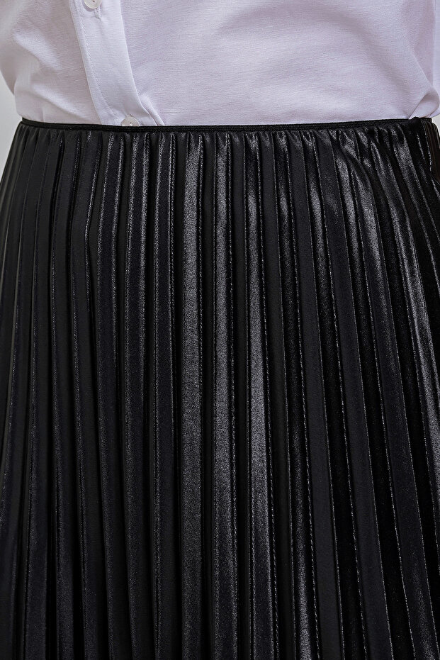 8009 Deri Görünümlü Piliseli Etek - Siyah - 5