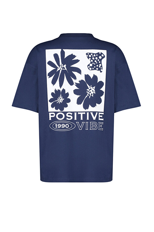 Lacivert %100 Pamuk Sırt Baskılı Oversize/Geniş Kalıp Bisiklet Yaka Örme T-Shirt TWOSS23TS00321 - 8