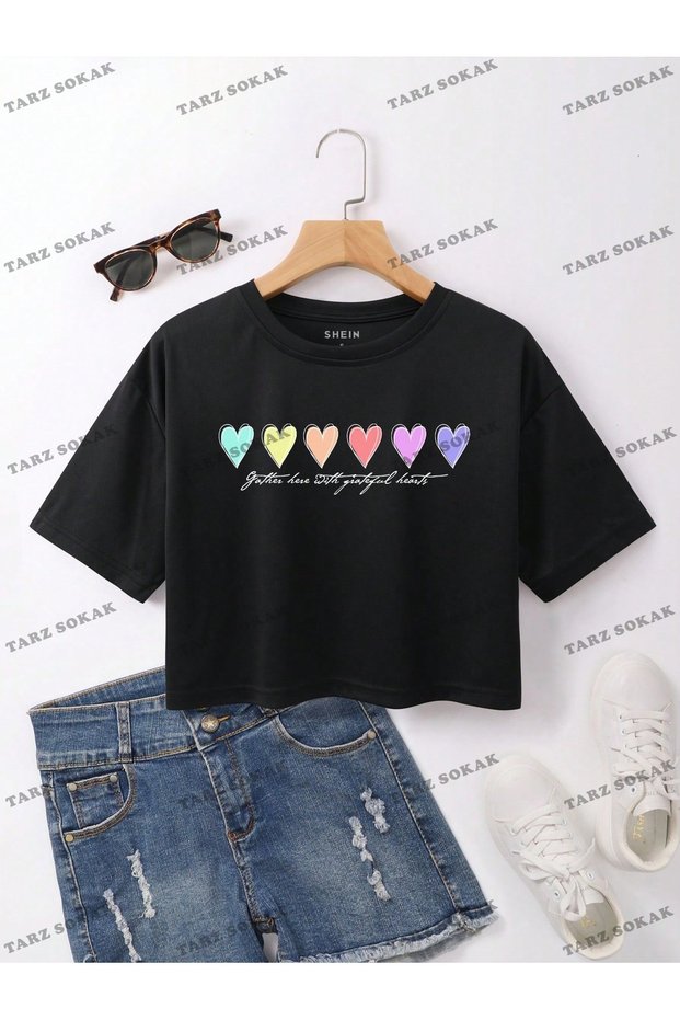 Crop CKOD-232913 Graphic Short with Heart and Slogan