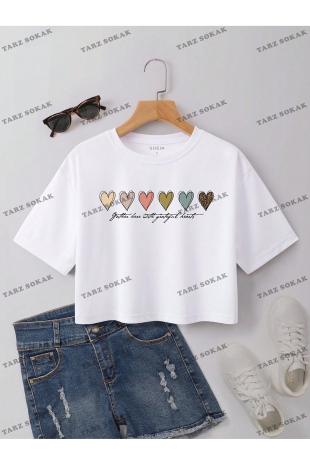 Crop CKOD-232913 Graphic with Heart and Slogan
