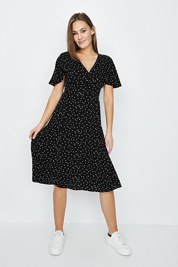 Dámske bodkované šaty s pásom - 1