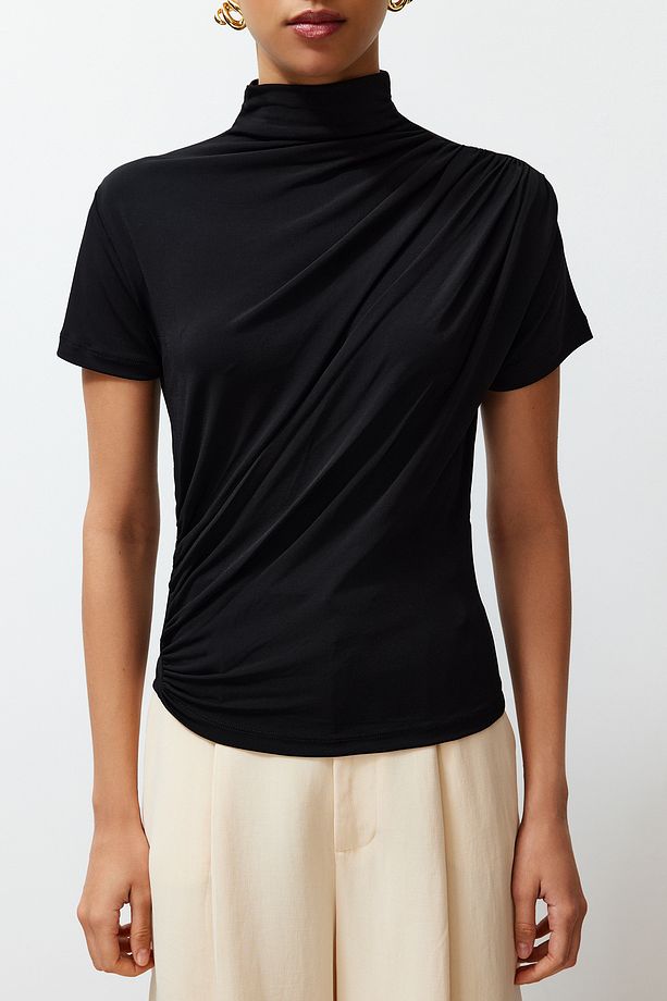 Siyah Büzgü/Drape Detaylı Fitted/Vücuda Oturan Kısa Kollu Dik Yaka Esnek Örme Bluz TWOSS24BZ00426 - 4