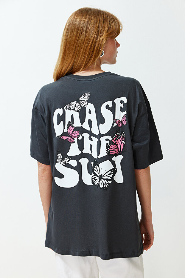 Antrasit Ön ve Arka Baskılı Oversize/Geniş Kalıp Bisiklet Yaka Örme T-Shirt TWOSS24TS00119 - 6