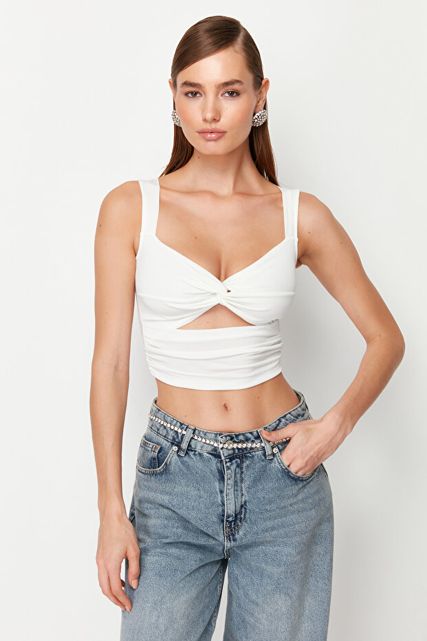 Beyaz Crop Pencere/Cut Out Detaylı Örme Bluz TPRSS24BZ00029 - 9