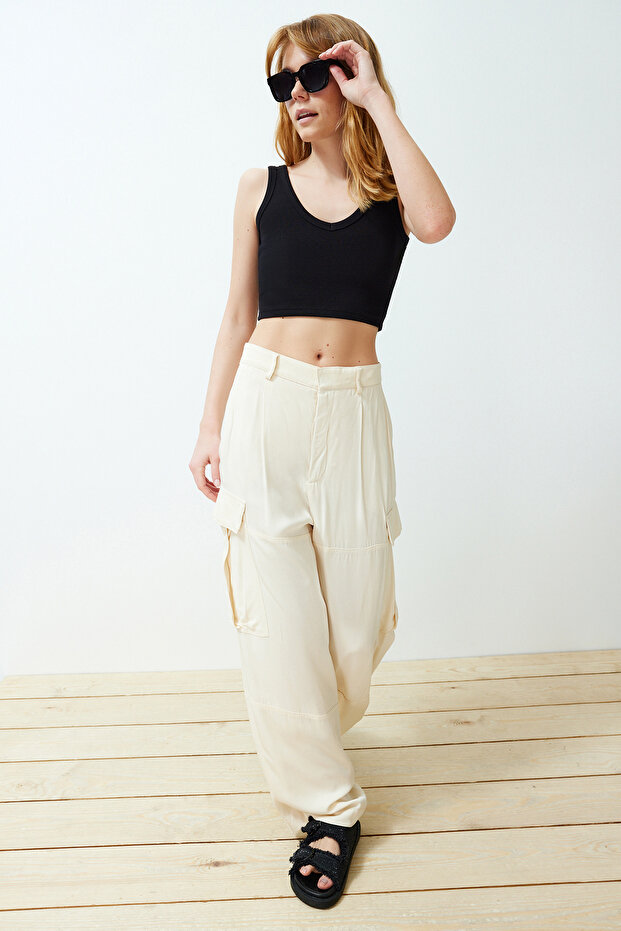 Siyah Fitilli V Yaka Süper Crop Esnek Örme Atlet TWOSS24AL00029 - 3