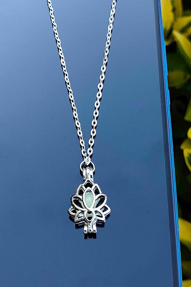 Karanlıkta Parlayan Lotus Çiçeği, Kum Saati, Desenli Ay Kolye Seti (3 adet) - 5