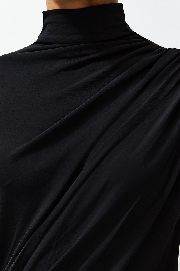 Siyah Büzgü/Drape Detaylı Fitted/Vücuda Oturan Kısa Kollu Dik Yaka Esnek Örme Bluz TWOSS24BZ00426 - 5