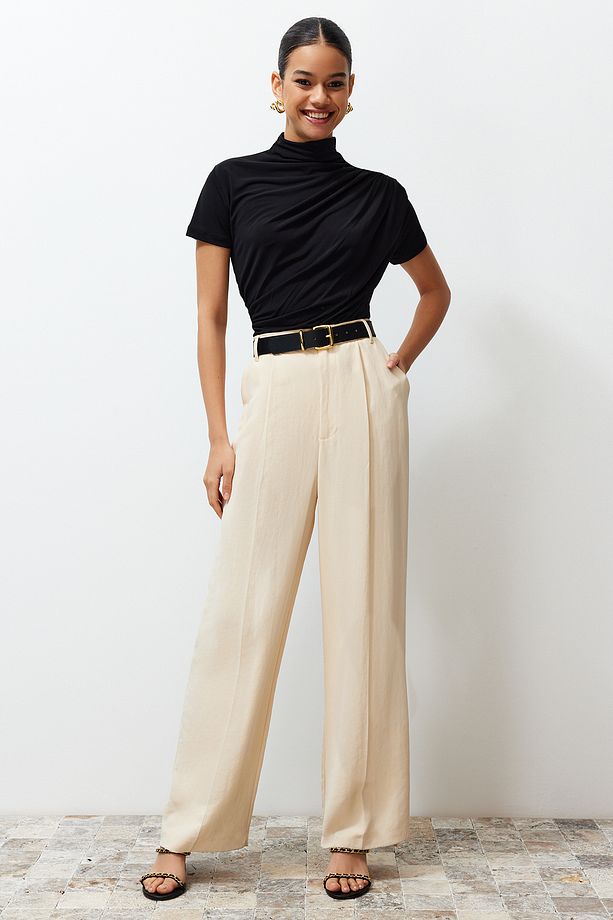 Siyah Büzgü/Drape Detaylı Fitted/Vücuda Oturan Kısa Kollu Dik Yaka Esnek Örme Bluz TWOSS24BZ00426 - 2