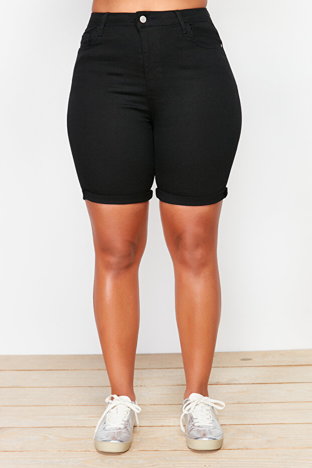Solmayan Siyah Yüksek Bel Esnek Skinny Fit Büyük Beden Denim Şort TBBSS24AP00011 - 1