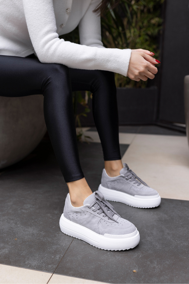 GİRLYA WOMEN'S GREY REAL SUEDE 6 CM SOLE HEIGHT SNEAKER