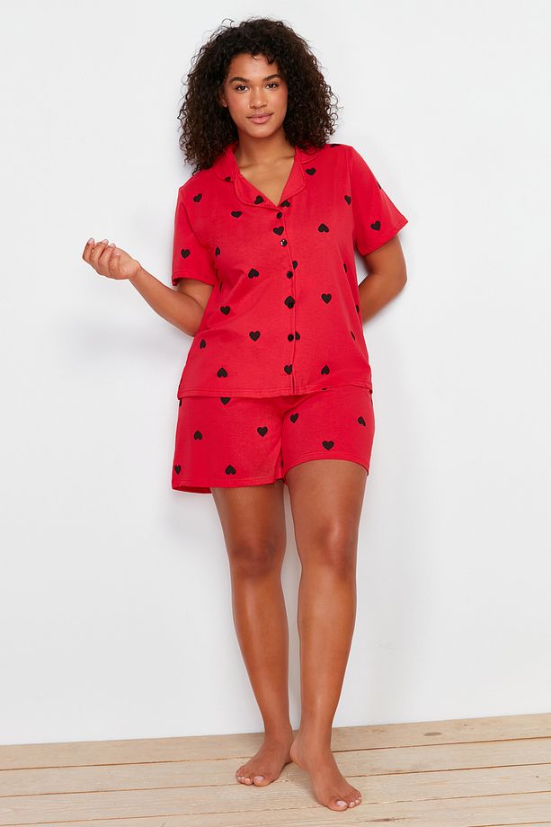 Kırmızı Kalp Desenli Şortlu Gömlek Yaka Örme Pijama Takımı TBBSS24AI00026 - 2