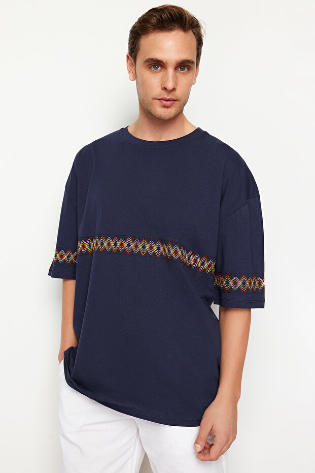 Lacivert Oversize/Geniş Kesim İşlemeli %100 Pamuk T-Shirt TMNSS21TS1889 - 3