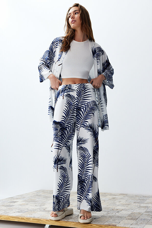 Beyaz Indigo Tropikal Desenli Dokuma Viskon Kimono Geniş Paça Pantolon İkili Takım TWOSS24AU00083 - 2