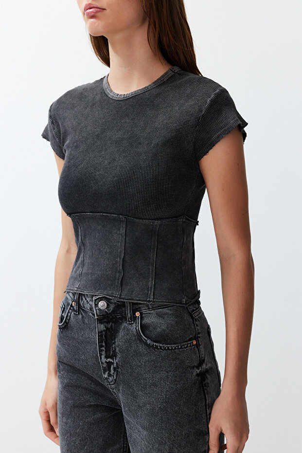 Antrasit Düz Yıkamalı Slim Bisiklet Yaka Crop Örme Bluz TWOSS24BZ00405 - 5