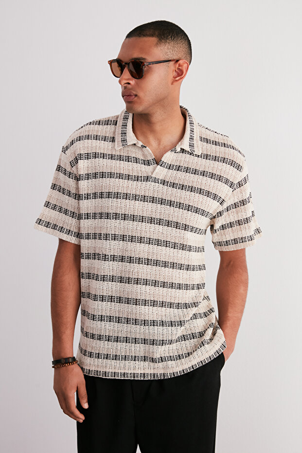 Ekru Oversize/Geniş Kesim Düşük Omuz Çizgili Polo Yaka T-shirt TMNSS24PO00023 - 3