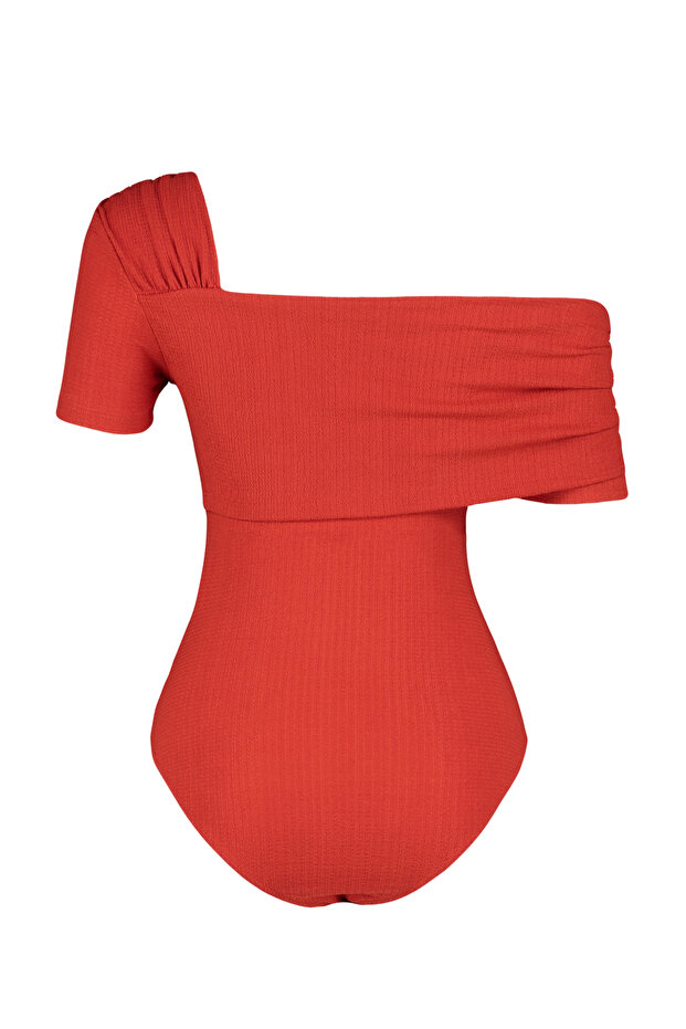 Kırmızı Asimetrik Yakalı Fitted/Vücuda Oturan Çıtçıtlı Örme Body TWOSS23BD00060 - 8