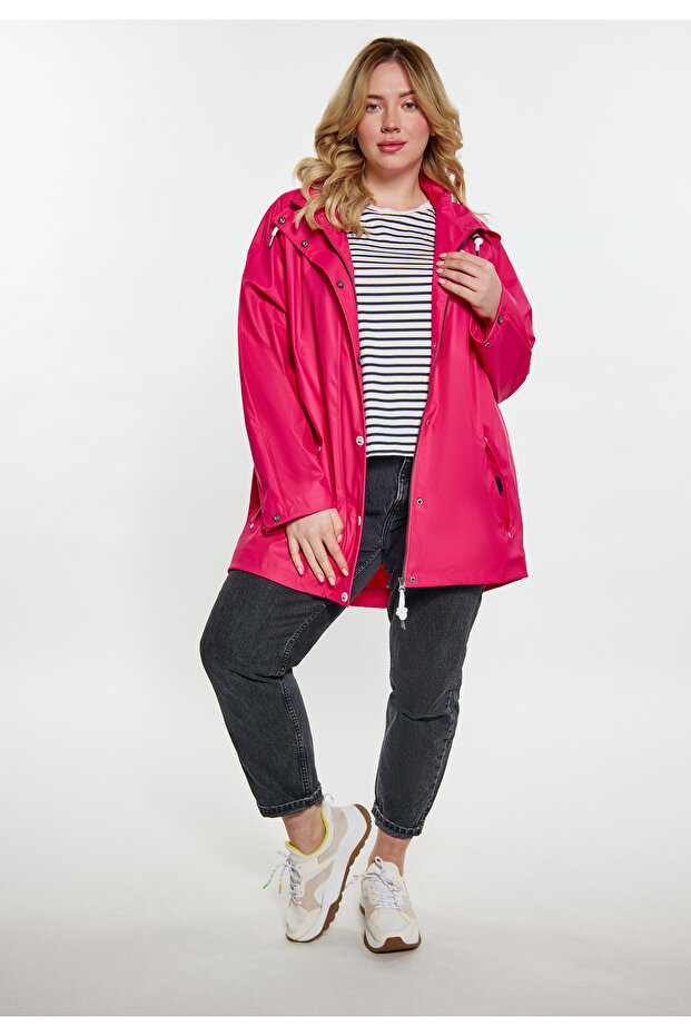 Curvy raincoat - 1