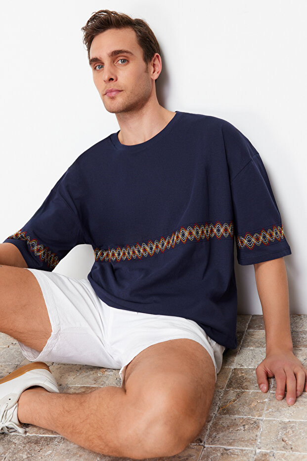 Lacivert Oversize/Geniş Kesim İşlemeli %100 Pamuk T-Shirt TMNSS21TS1889 - 4