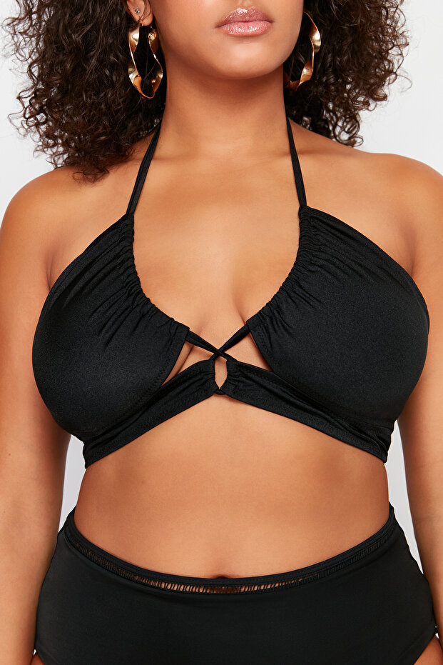 Siyah Boyundan Bağlama Detaylı Büyük Beden Bikini Üstü TBBSS24CT00000 - 4