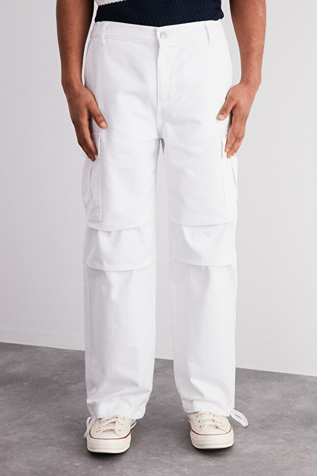Beyaz Loose Fit Paçası Bağlamalı Kargo Pantolon TMNSS23PL00035 - 4