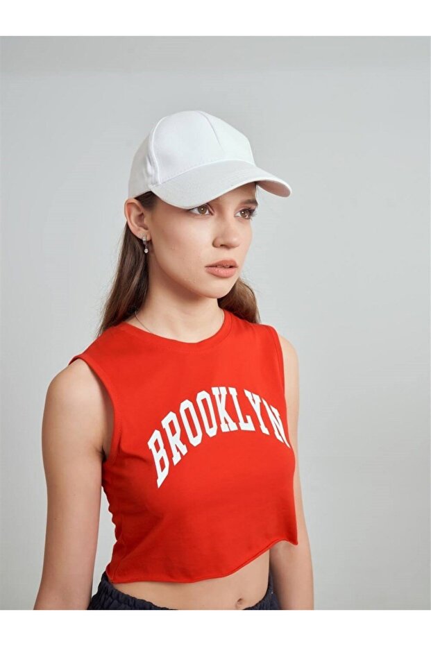 قبعة بيضاء أساسية بلون سادة قابلة للتعديل للجنسين - 3